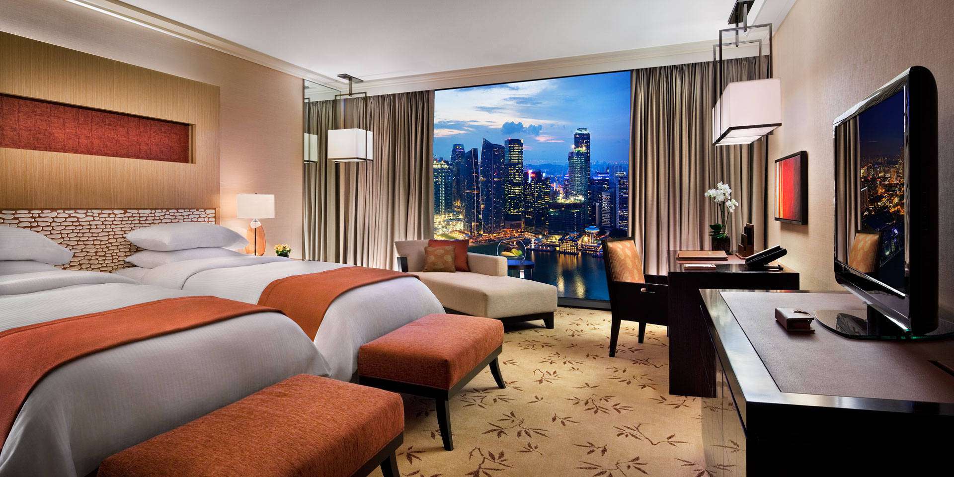 新加坡滨海湾金沙酒店尊贵客房，双床与城市景观